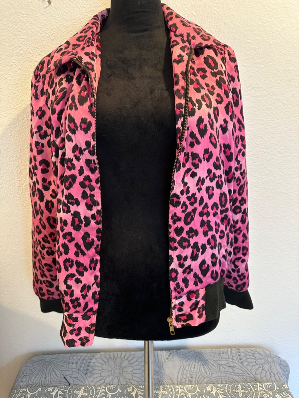 Vintage Leopard Print Bomber 100% silk By Danielle Martin - Picture 3 of 9
